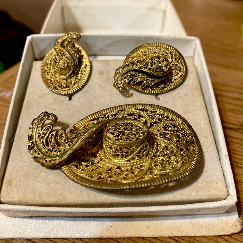 Sombrero Vintage Earrings + Necklace Pendant Gold Plated Jewelry Set